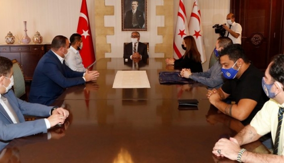 Cumhurbaşkanı Akıncı, KKTC Fenerbahçeliler Derneği Heyetini Kabul Etti