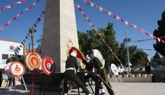 Lefkoşa Şehitler Anıtı Önünde Tören Düzenlendi