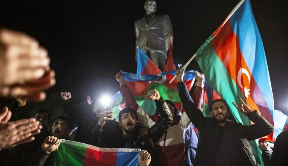 Azerbaycan Türkleri, Dağlık Karabağ'da varılan anlaşmayı coşkuyla kutluyor