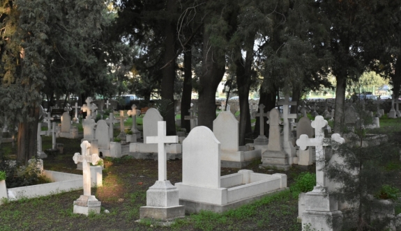 Girne Belediyesi, yabancı mezarlığını düzenledi