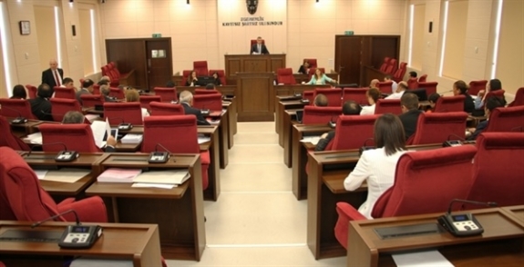 Maaş kesintileri mecliste onaylandı