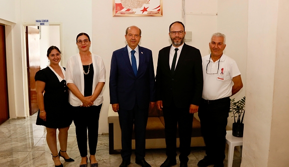 Cumhurbaşkanı Ersin Tatar, İskele Belediyesi’ni ve Sınırüstü’ndeki yaşlı bakımevini ziyaret etti