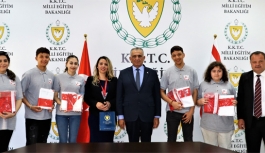 Milli Eğitim Bakanı Çavuşoğlu, Londra Rauf Raif Denktaş Türk Okulu’nu Kabul Etti