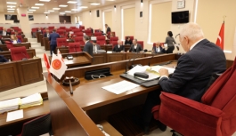 Meclis’te bugün: Erhürman’dan eleştiri, Ertuğruloğlu’ndan "eşit uluslararası statü" vurgusu