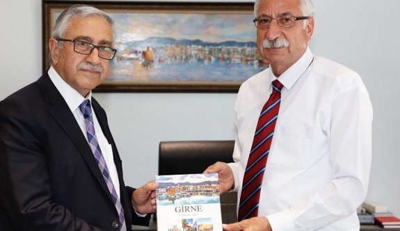Cumhurbaşkanı Mustafa Akıncı, Girne Belediyesi’ni ziyaret etti