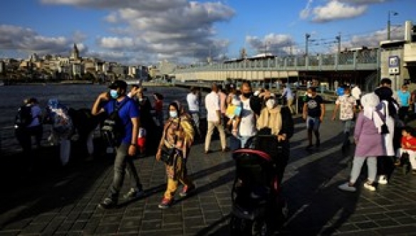 Turistlere 9 dilde maske uyarısı