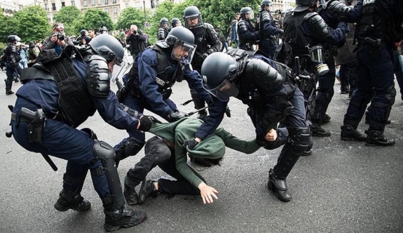 Fransa polisinin sert müdahalesinin görüntüleri yayınlandı