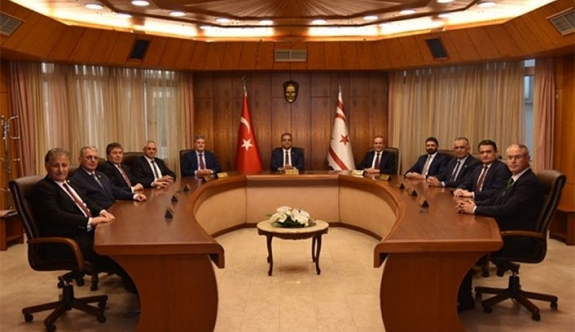 Hükümeti’nin İlk Bakanlar Kurulu Toplantısı Başbakan Faiz Sucuoğlu Başkanlığında Başladı