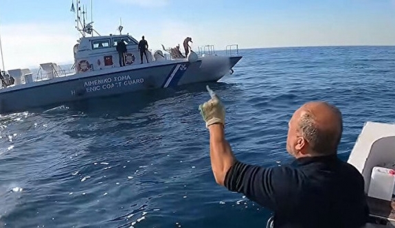 Türk Balıkçılar Tehditlere Boyun Eğmedi! Yunan Komutana Haddini Bildirdi: Geldikleri Gibi Gittiler