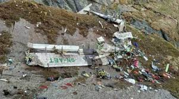Nepal Dağlarında Kaybolan Uçağın Enkazı Bulundu