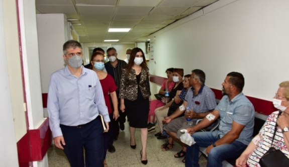 Altuğra, Lefkoşa Dr. Burhan Nalbantoğlu Devlet Hastanesi’ni Ziyaret Ederek, İncelemelerde Bulundu