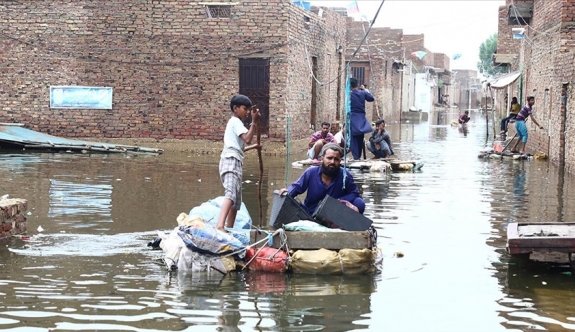 Pakistan'da muson yağmurları 32 kişinin ölümüne neden oldu