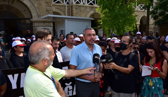 Kamu-İş’te örgütlü hademeler Girne Kapısı’ndan Mahkemeler önüne yürüdü