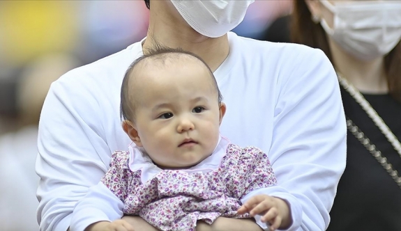 Doğum oranı düşen Tokyo'da ikinci çocuklar için ücretsiz bakım hizmeti verilecek