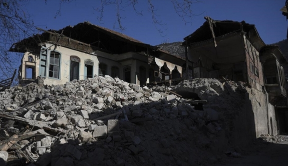 Hatay'da zamana direnen tarihi taş evler depreme dayanamadı
