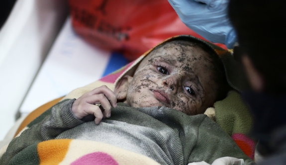 Yusuf bebek ile 7 yaşındaki ağabeyi depremin 105'inci saatinde kurtarıldı