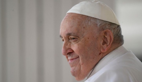 Papa, ilk kez kadınlara piskoposlar toplantısında oy kullanma hakkı tanıdı