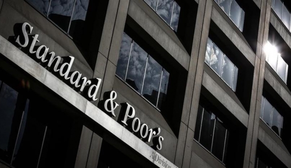 S&P, İngiltere'nin kredi notu görünümünü negatiften durağana çevirdi
