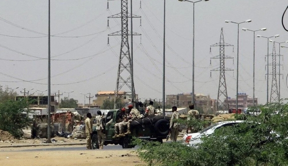 Sudan'daki çatışmaların ilk gününde 56 kişi öldü, 595 kişi yaralandı