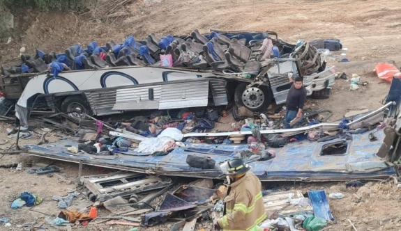 Meksika'da yolcu otobüsünün uçuruma yuvarlanması sonucu 18 kişi öldü