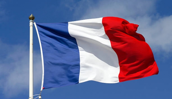 Fransa, Nijer'e yönelik tüm mali yardımlarını askıya aldı