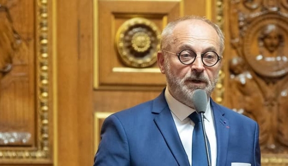Fransa'da bir senatör, milletvekiline cinsel saldırı için uyuşturucu vermekten yargılanacak