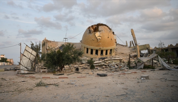 Gazze'de 2 cami daha İsrail saldırılarının hedefi oldu