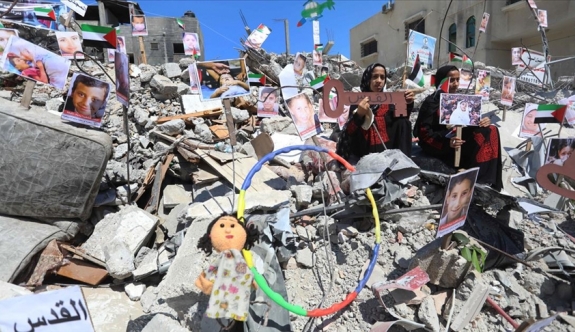 Lübnan’da İsrail’in bombaladığı Gazze’deki çocuklarla dayanışma gösterisi düzenlendi