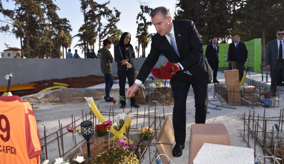 Türkiye Gençlik ve Spor Bakanı Bak Şampiyon Melekler’in mezarlarını ziyaret etti