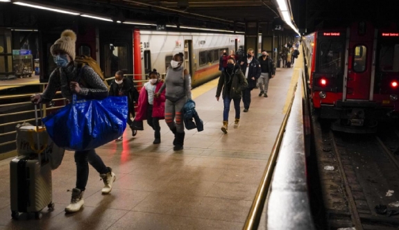 New York'ta iki metro treninin çarpışması sonucu 24 kişi yaralandı