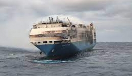 Yanan gemi, Atlas Okyanusu'nda Sürüklendiği Bildirildi