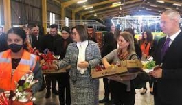 Hasipoğlu ve Ece Sucuoğlu, 8 Mart Dünya Emekçi Kadınlar Günü Dolayısıyla Kalkanlı’daki Cypfruvex Tesislerini Ziyaret Etti