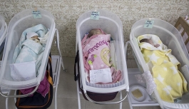 Ukrayna’da Taşıyıcı Annelerin Doğurduğu Bebekler Biyolojik Ailelerine Kavuşamıyor
