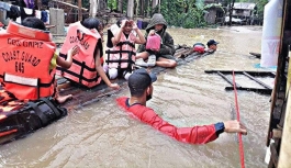 Filipinler'de Tropikal Fırtınanın Yol Açtığı Sel ve Heyelanlarda Ölü Sayısı 121'e Çıktı