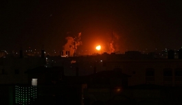 İsrail Savaş Uçakları Gazze Şeridi'nde Bir Bölgeyi Vurdu