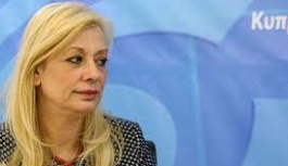 Rum Çalışma ve Sosyal Güvenlik Bakanı Zeta Emilianidu, Acilen Uçakla Atina’ya Götürüldü