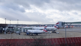 İngiltere'de Aşırı Sıcaklar Luton Havalimanı'ndaki Pistte Tahribata Yol Açtı
