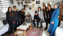 Lapta Yavuzlar Lisesi öğrencileri yaşlıları ziyaret etti